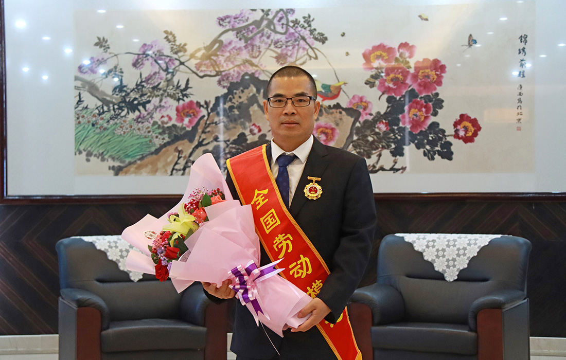 MK体育股份董事长温志芬荣获“全国劳动模范”称号